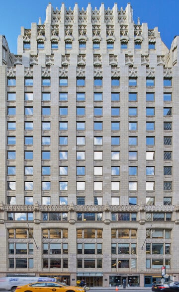 400 Madison Ave, New York, NY for lease - Building Photo - Image 3 of 15
