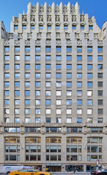 400 Madison Ave, New York, NY à louer - Photo du bâtiment - Image 3 de 15
