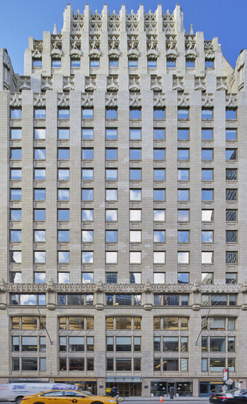 400 Madison Ave, New York, NY à louer - Photo du bâtiment - Image 2 de 11