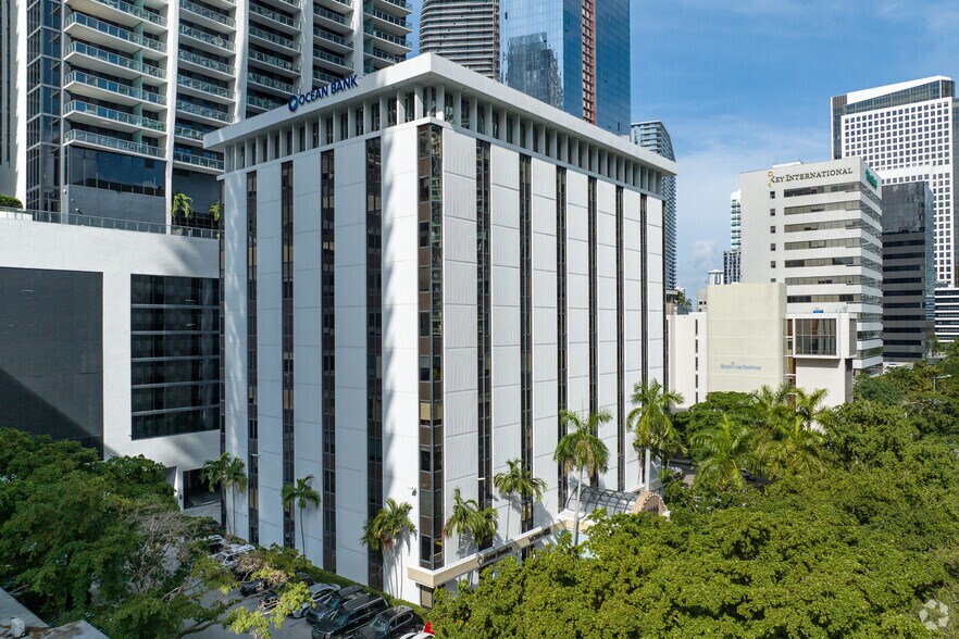 1000 Brickell Ave, Miami, FL à louer - Photo du bâtiment - Image 3 de 5