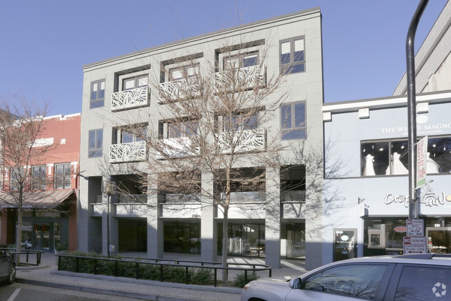 22 S Main St, Greenville, SC à louer - Photo du bâtiment - Image 3 de 11
