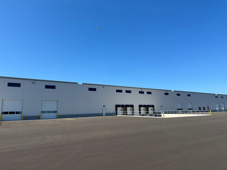 305 Miles Pky, Bartlett, IL for lease - Building Photo - Image 2 of 3