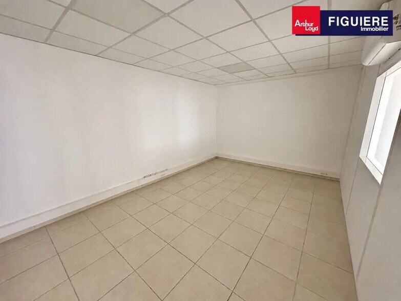 43 Chemin De La Sarriere, Meyreuil for lease - Interior Photo - Image 3 of 10