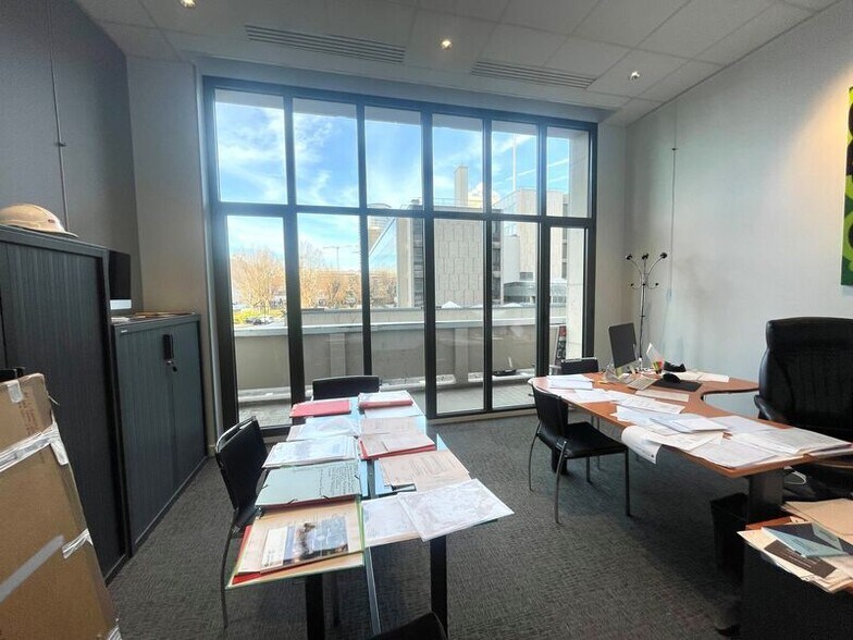 Office in Lyon for lease - Interior Photo - Image 1 of 6