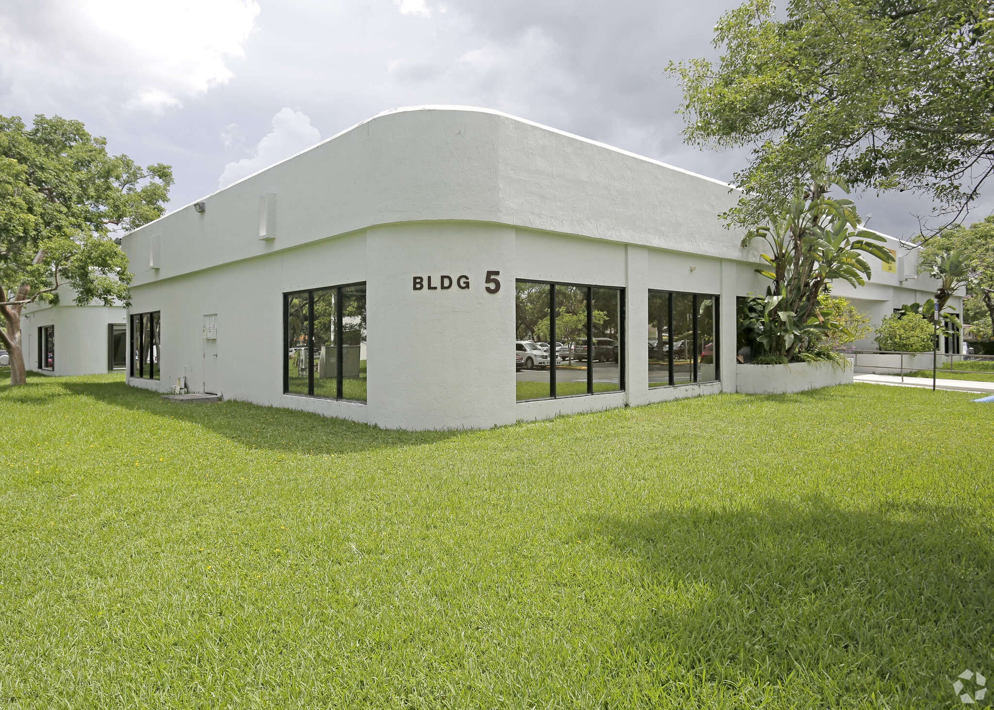 9210 Sunset Dr, Miami, FL for lease Primary Photo- Image 1 of 4