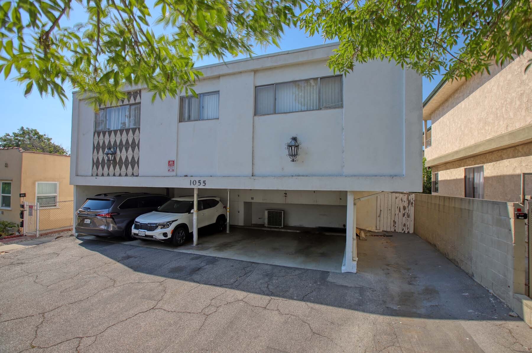 1055 Grover Ave, Glendale, CA à vendre Photo du bâtiment- Image 1 de 1