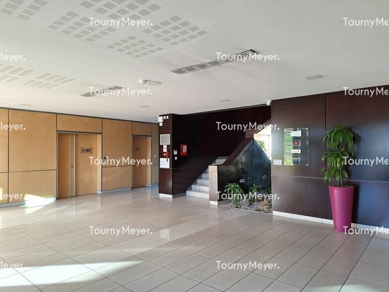 Bureau dans Mérignac à louer - Hall d’entrée - Image 3 de 8