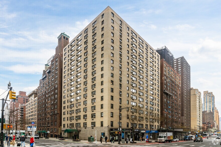 994-1000 First Ave, New York, NY for lease - Primary Photo - Image 1 of 9