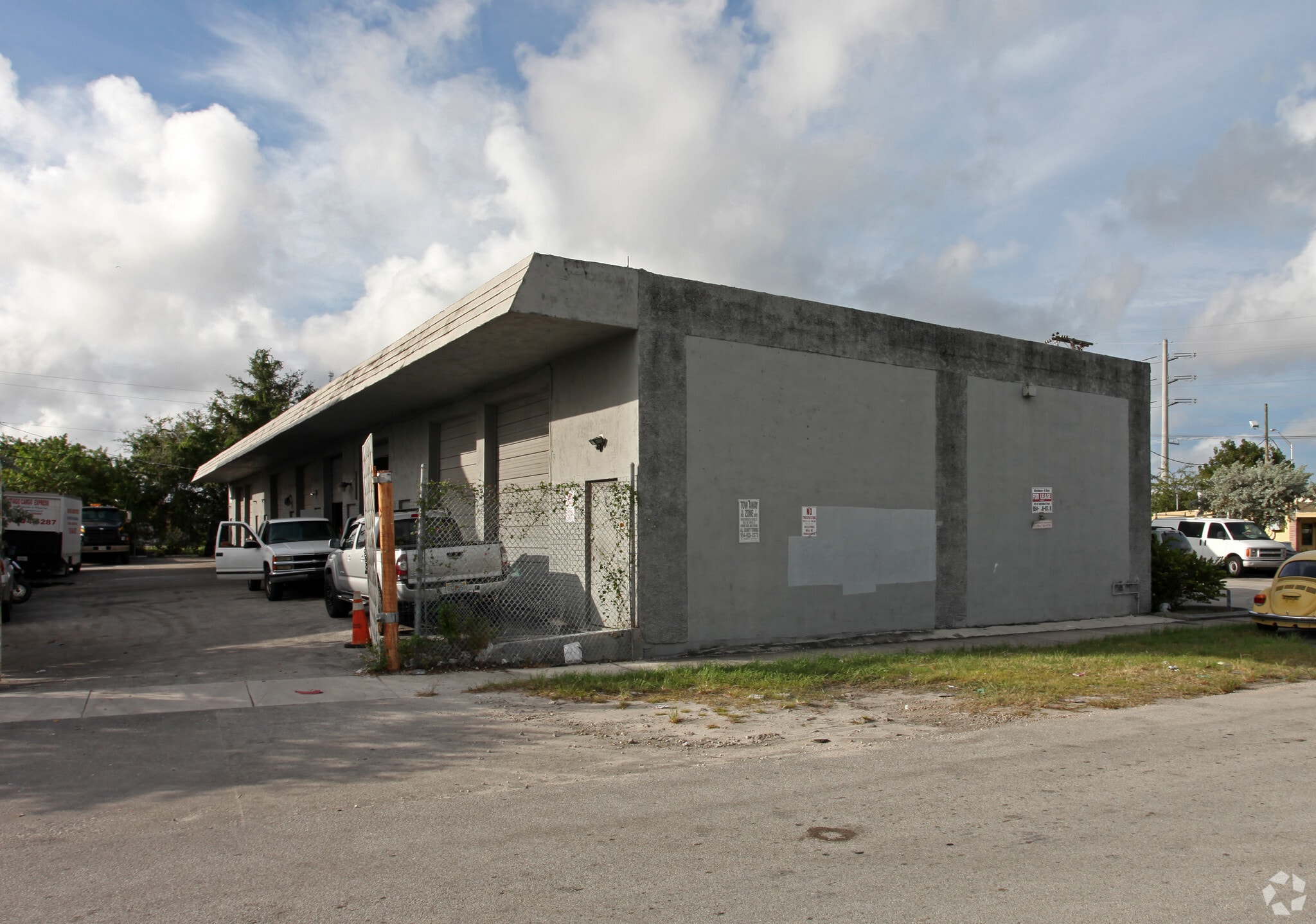 5916 SW 25th St, West Park, FL for lease Primary Photo- Image 1 of 7
