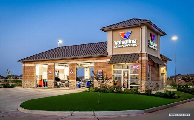 More details for 219 E Ireland Rd, South Bend, IN - Retail for Sale