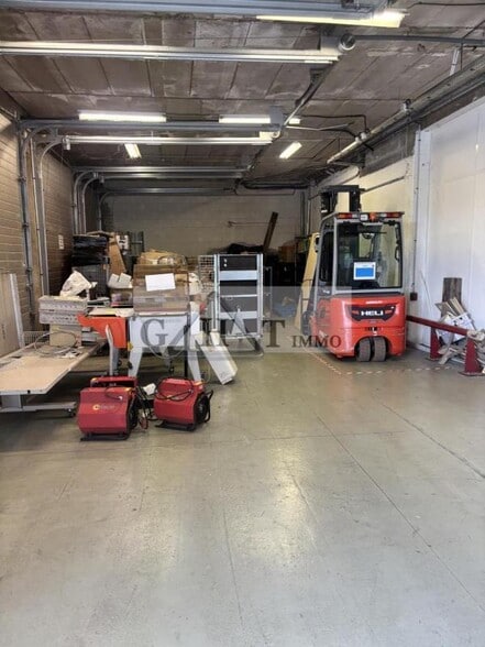 Industrial in Buc for lease - Interior Photo - Image 3 of 11