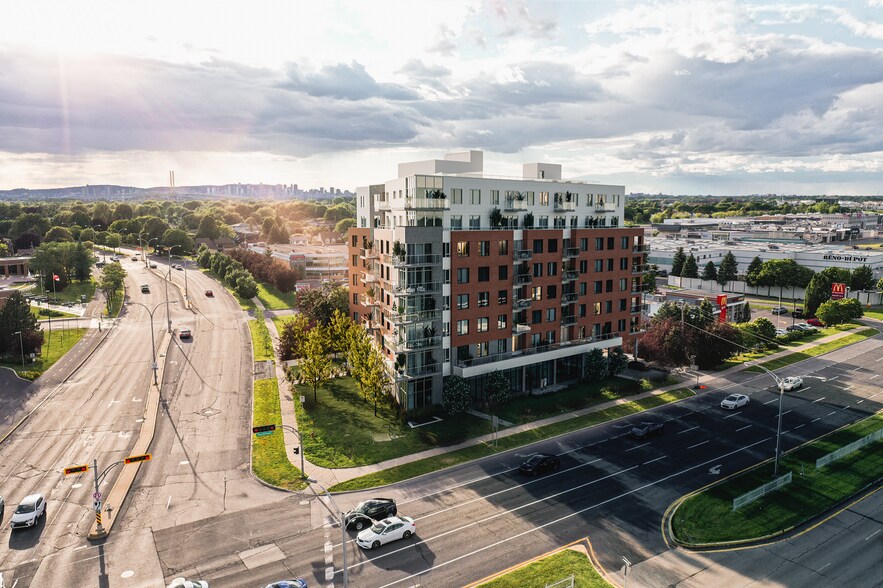 7777 Boul Taschereau, Brossard, QC à louer - Photo du bâtiment - Image 1 de 4