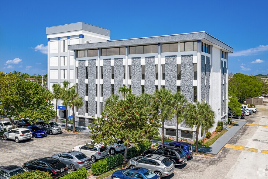 100 E Linton Blvd, Delray Beach, FL à louer - Photo du bâtiment - Image 3 de 8