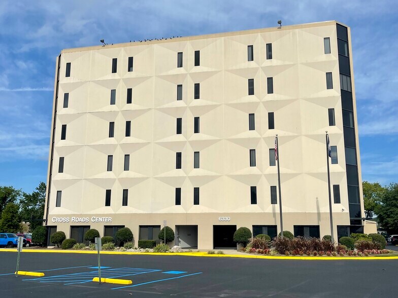 6330 Newtown Rd, Norfolk, VA à louer - Photo du bâtiment - Image 1 de 8