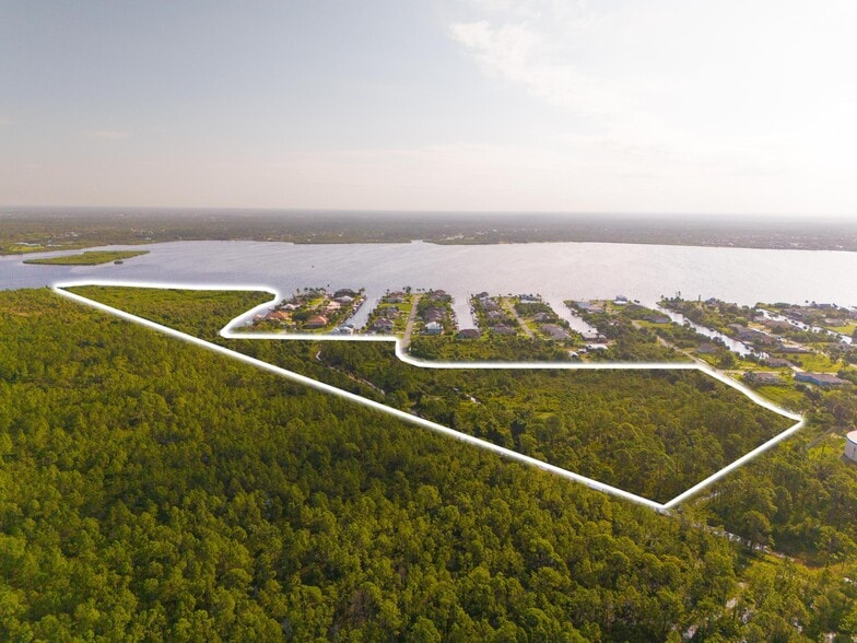 2925 Vance Ter, Port Charlotte, FL à vendre - Photo du bâtiment - Image 2 de 27
