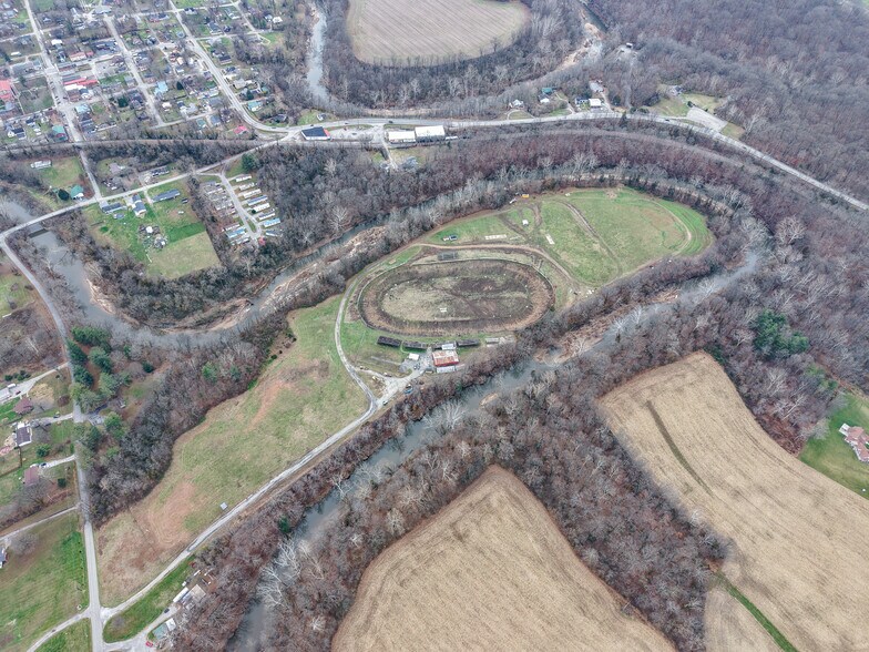 445 N County Road 25 E, North Vernon, IN à vendre - Photo du bâtiment - Image 2 de 8