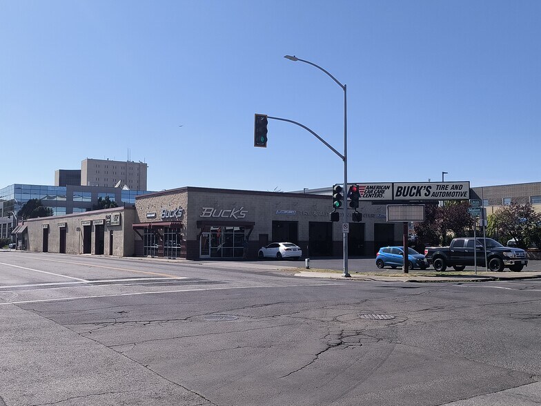 902 N Monroe St, Spokane, WA for sale - Primary Photo - Image 1 of 1