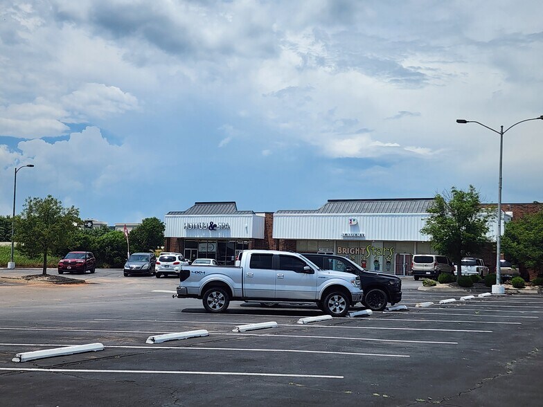 14407 NE 23rd St, Choctaw, OK à louer - Photo du bâtiment - Image 2 de 15