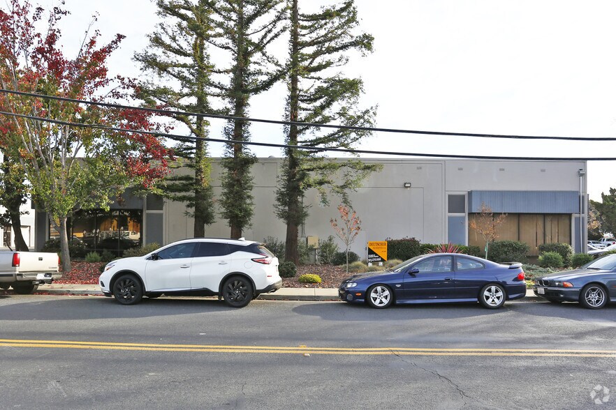 5021 Blum Rd, Martinez, CA à vendre - Photo du bâtiment - Image 2 de 4