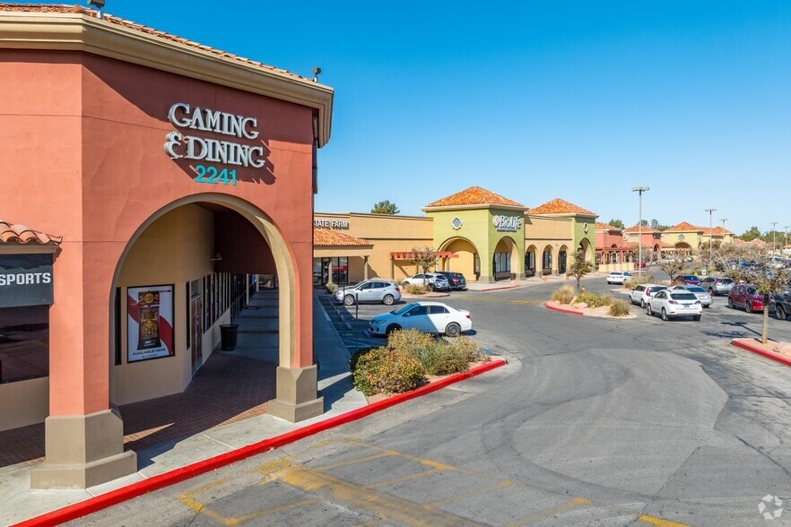 2241-2277 N Green Valley Pky, Henderson, NV for lease - Building Photo - Image 2 of 15