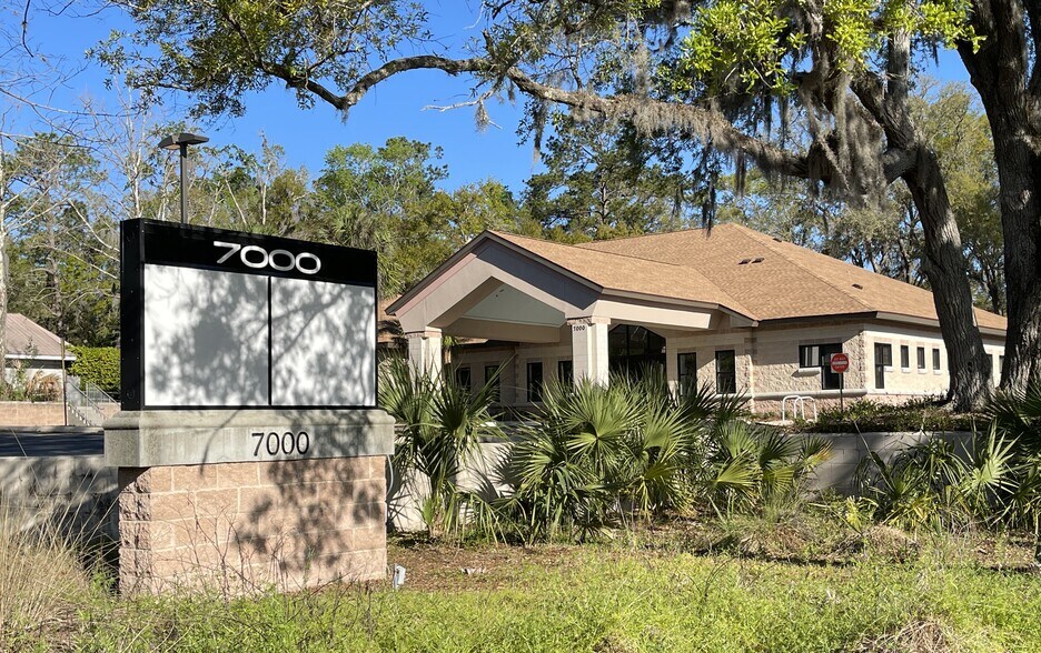 7000 NW 11th Pl, Gainesville, FL à louer - Photo du bâtiment - Image 2 de 14