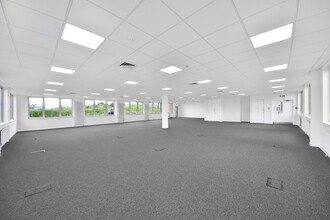 Carnegie Ave, Dunfermline for lease Interior Photo- Image 2 of 8