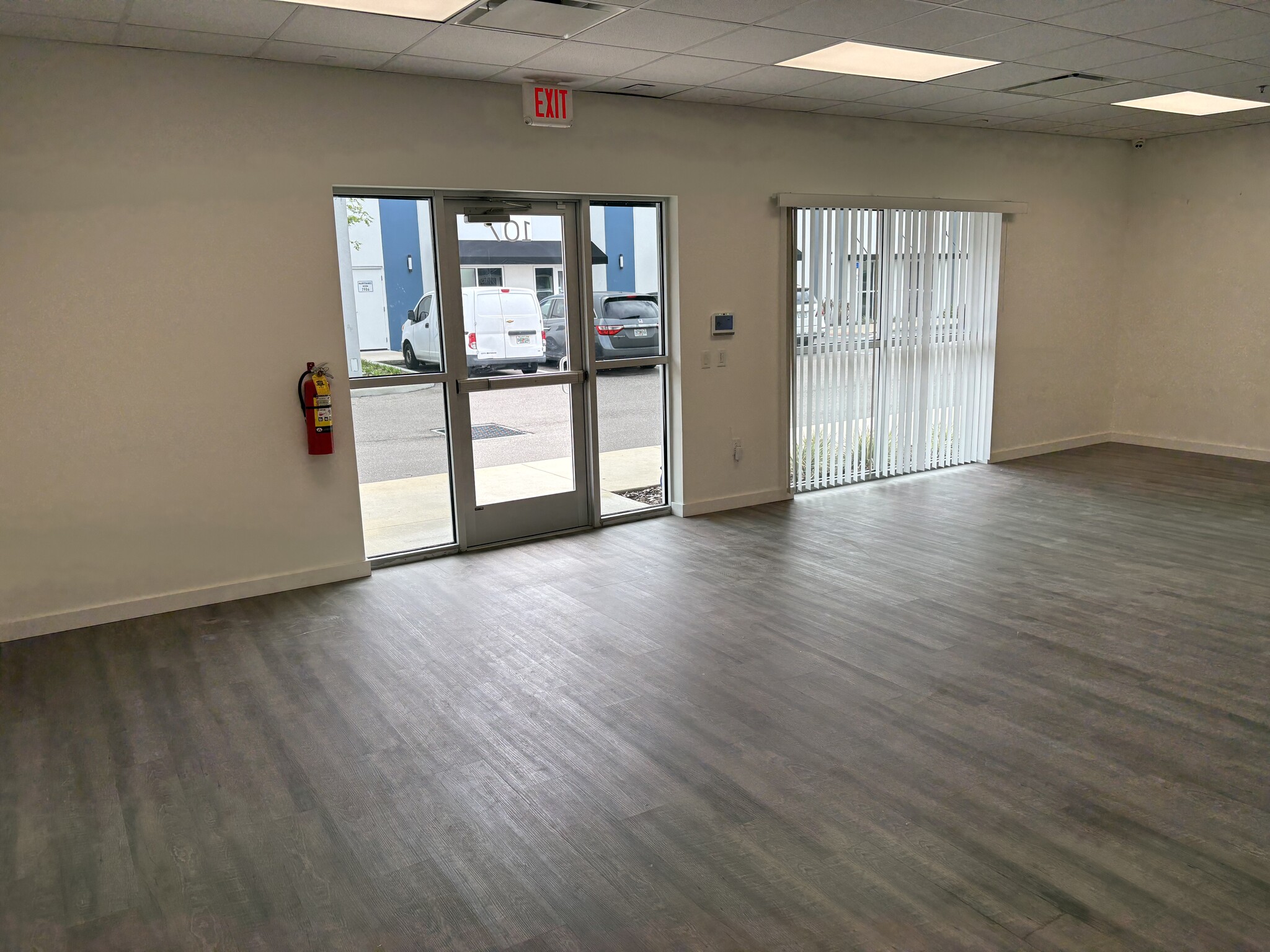 7906 Kingspointe Pky, Orlando, FL for lease Interior Photo- Image 1 of 4