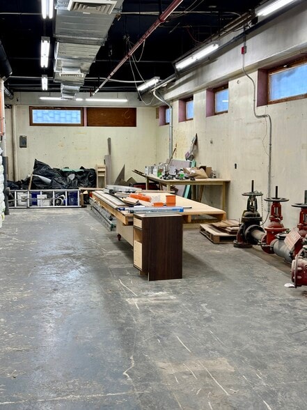 4423 2nd Ave, Brooklyn, NY à louer - Photo du bâtiment - Image 1 de 2