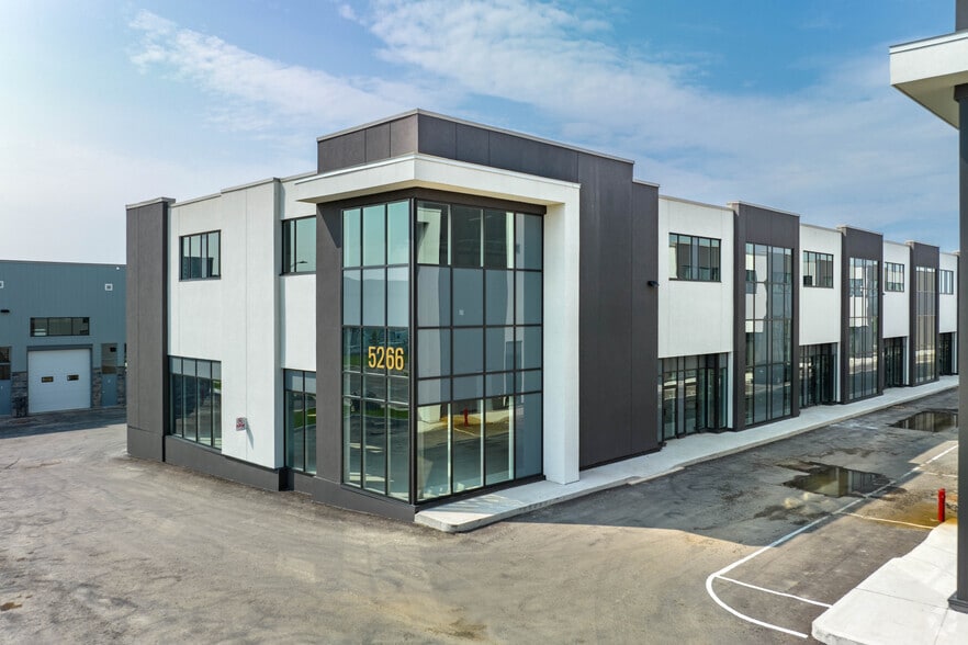 5266 Solar Dr, Mississauga, ON for sale - Building Photo - Image 1 of 20