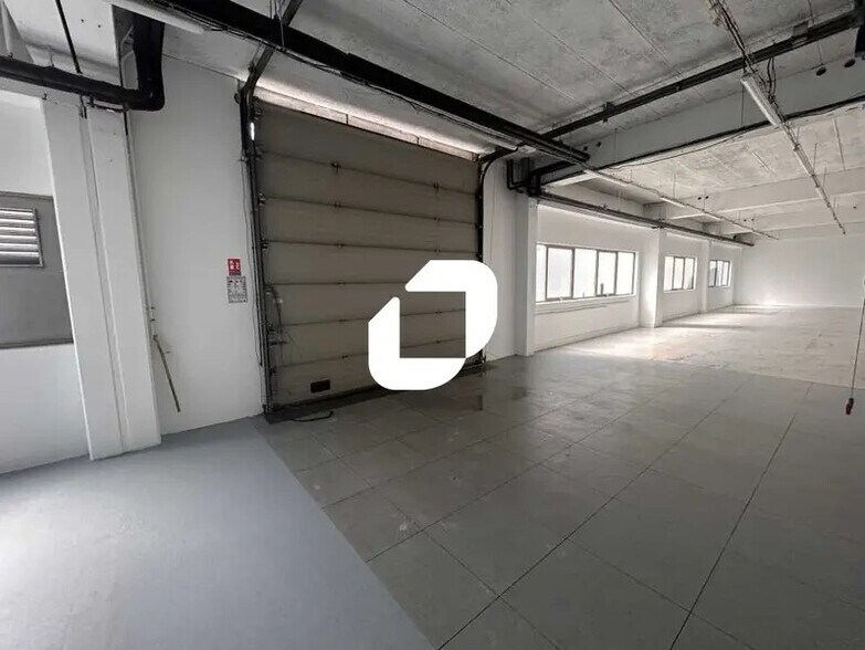 Office in Bezons for lease - Interior Photo - Image 2 of 12