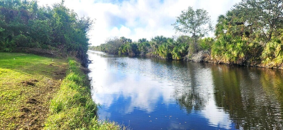 328 Baytree Dr, Rotonda West, FL à vendre - Photo du bâtiment - Image 1 de 4
