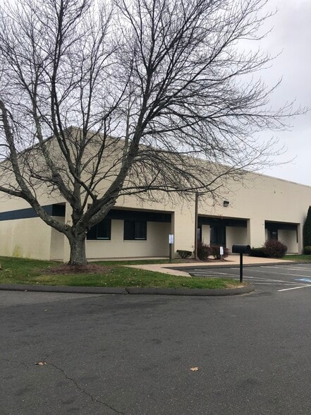 820 Prospect Hill Rd, Windsor, CT à louer - Photo du bâtiment - Image 2 de 3