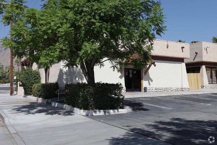 2100 N Palm Canyon Dr, Palm Springs, CA à vendre - Photo du bâtiment - Image 2 de 3