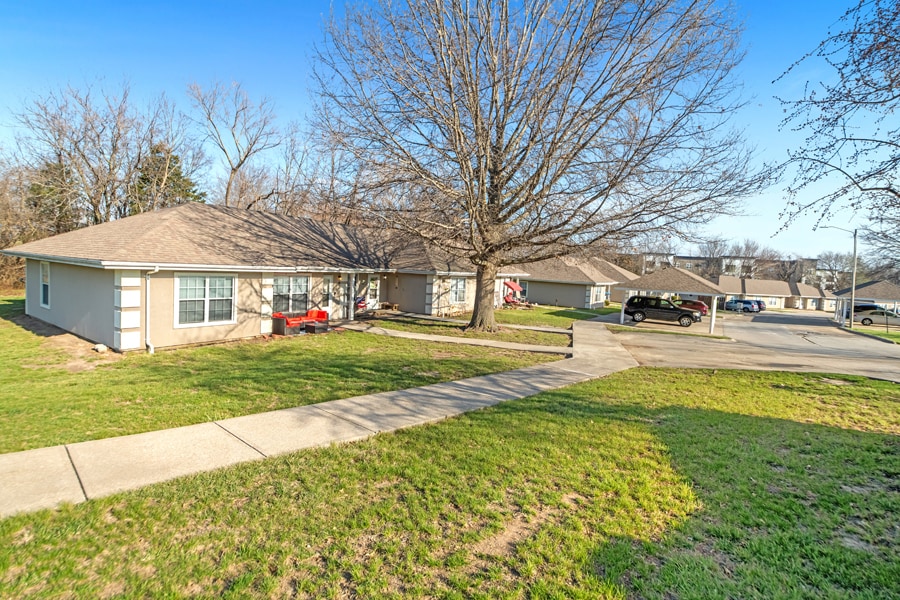 408 SE 7th St, Oak Grove, MO for sale Primary Photo- Image 1 of 23