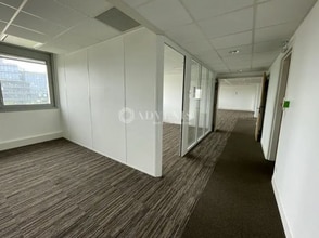 Office in Vélizy-Villacoublay for lease Interior Photo- Image 2 of 4