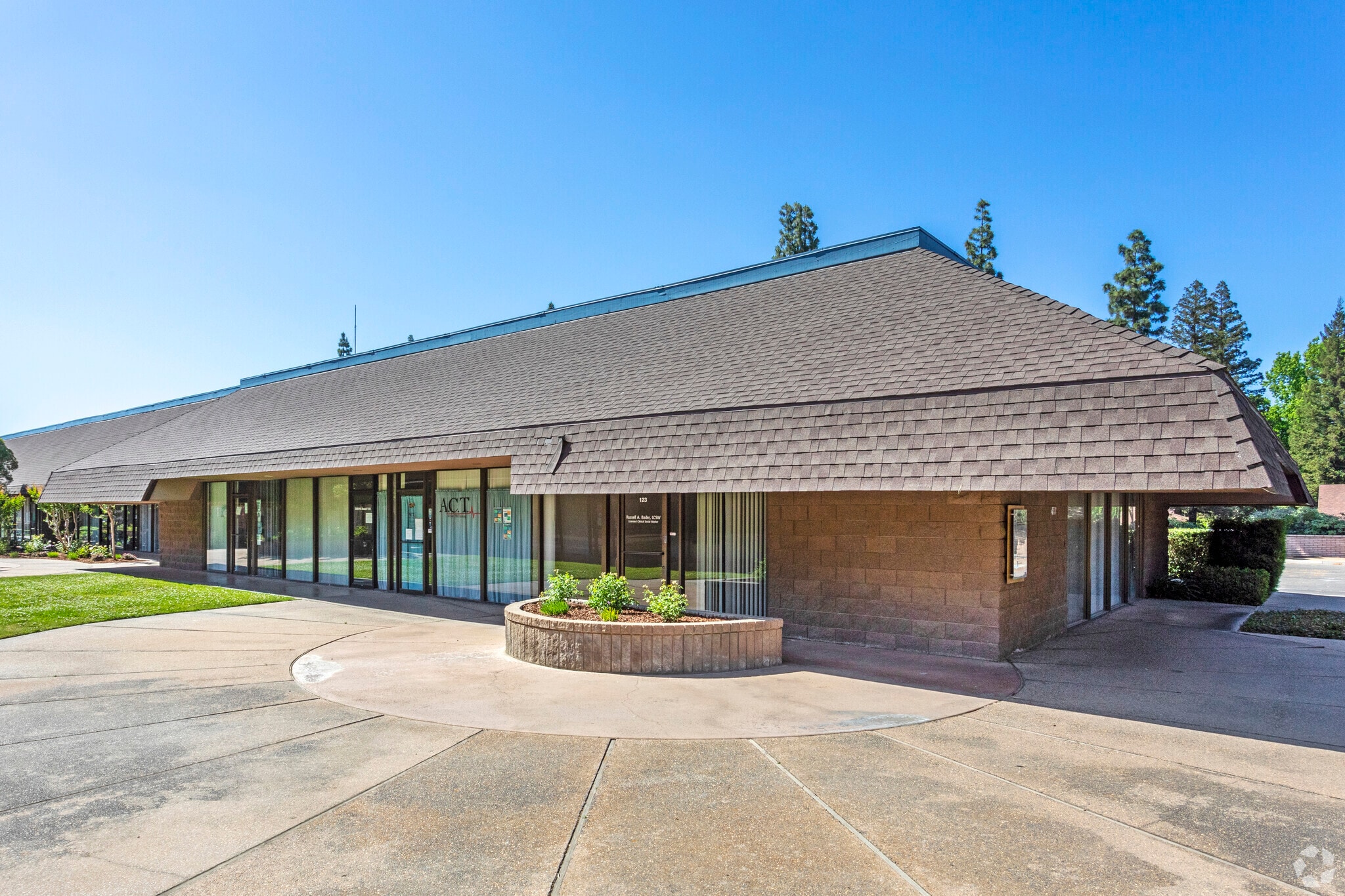 2350 W Shaw Ave, Fresno, CA for lease Primary Photo- Image 1 of 9