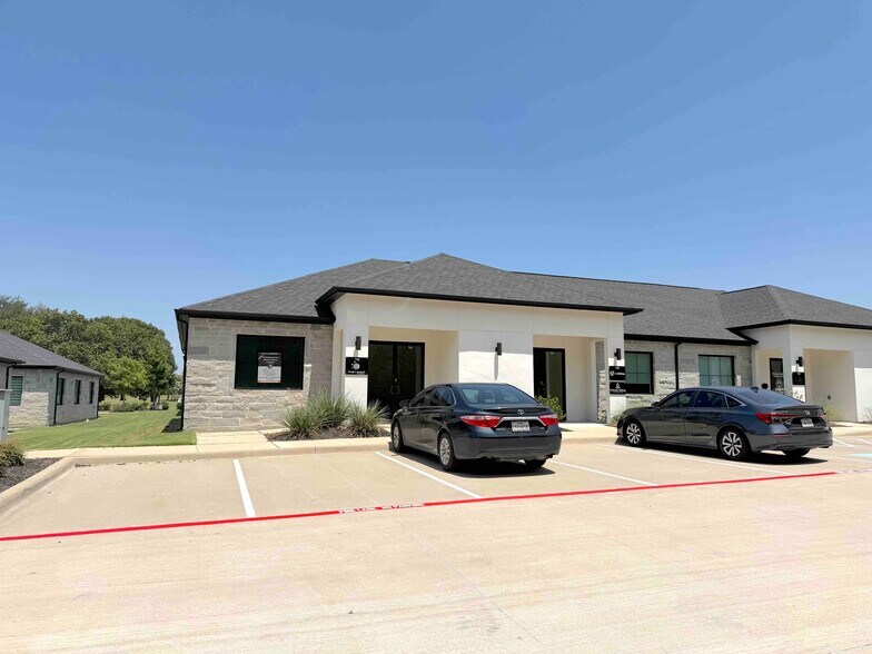 3721 S Stonebridge Dr, McKinney, TX à louer - Photo du bâtiment - Image 3 de 3