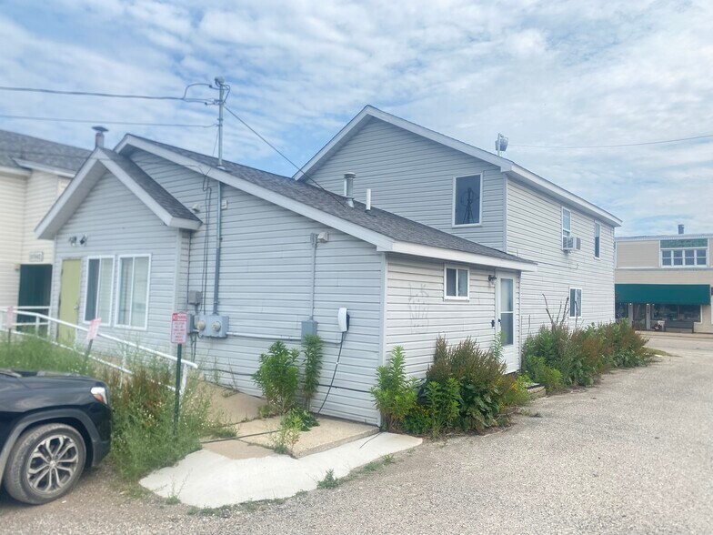 105 N Fifth St, Roscommon, MI à vendre - Photo du bâtiment - Image 3 de 13