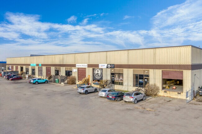 Plus de détails pour 7519 30th St SE, Calgary, AB - Industriel à louer