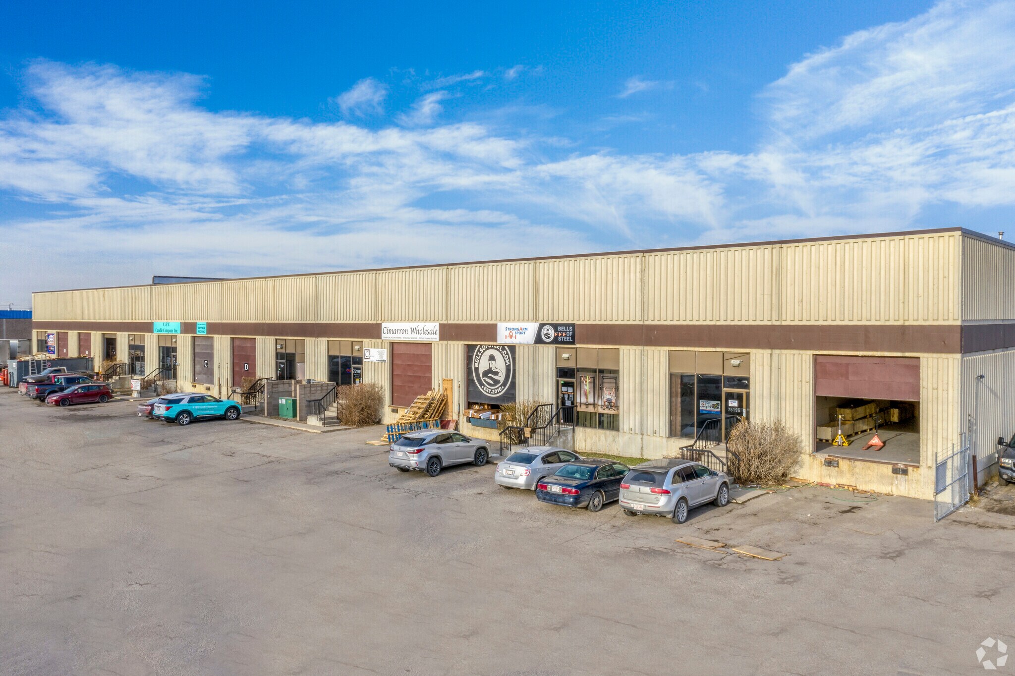 7519 30th St SE, Calgary, AB à vendre Photo principale- Image 1 de 1