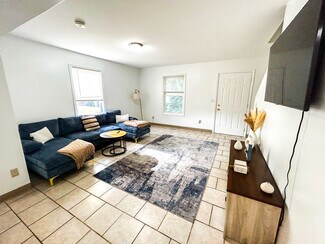 Plus de détails pour 324 W Elting St, Macomb, IL - Multi-résidentiel à vendre