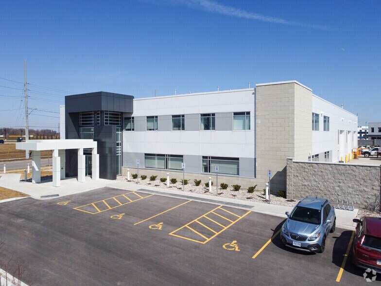 375 Boxwood Dr, Cambridge, ON à vendre - Photo du bâtiment - Image 1 de 1