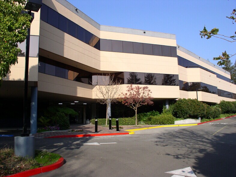 1401 Los Gamos Rd, San Rafael, CA à louer - Photo du bâtiment - Image 2 de 11