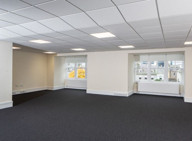 9 Golden Sq, Aberdeen for sale - Interior Photo - Image 3 of 6