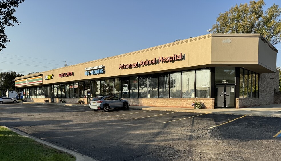 43017-43065 Mound Rd, Sterling Heights, MI for lease - Building Photo - Image 3 of 4