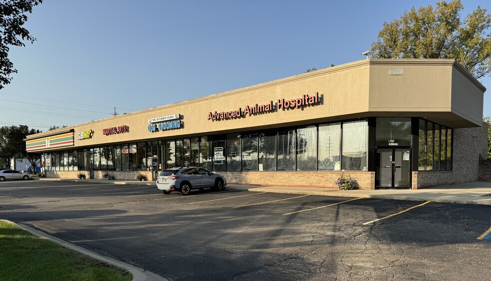 43017-43065 Mound Rd, Sterling Heights, MI à louer - Photo du bâtiment - Image 3 de 4