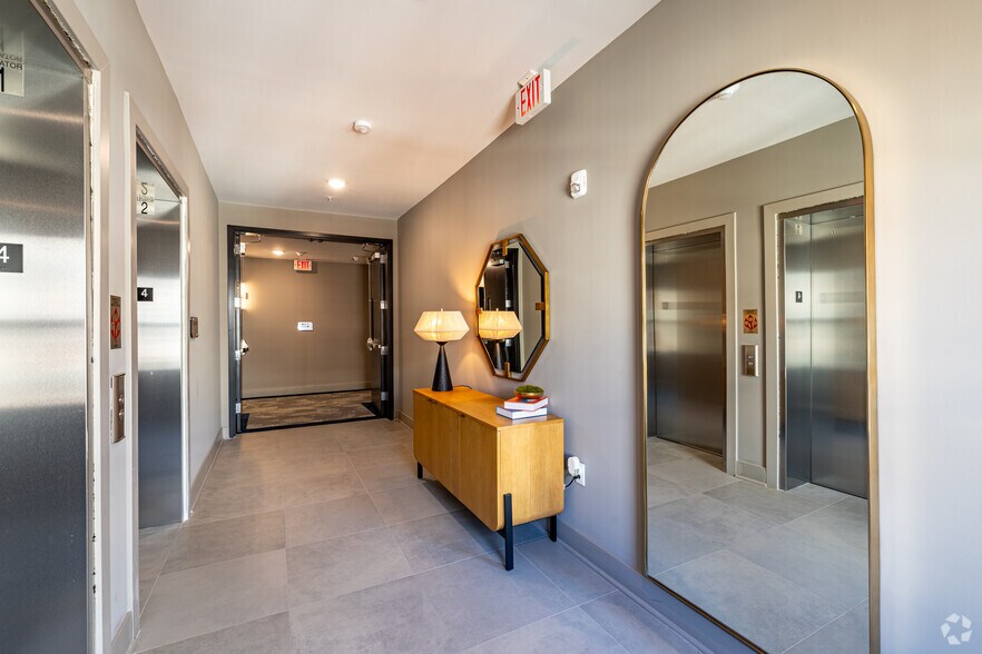 10 W Westfield Ave W, Roselle Park, NJ à louer - Hall d’entrée - Image 3 de 67