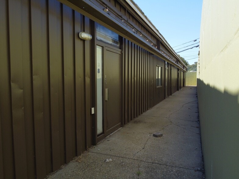 4540 Emerson Ave, Parkersburg, WV for lease - Building Photo - Image 1 of 14