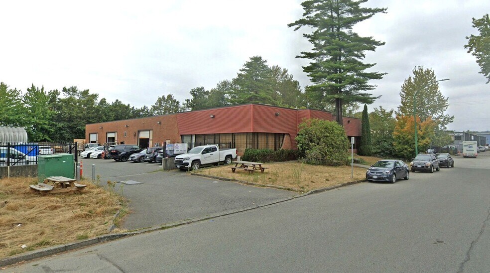 7405 Lowland Dr, Burnaby, BC à louer - Photo du bâtiment - Image 2 de 4