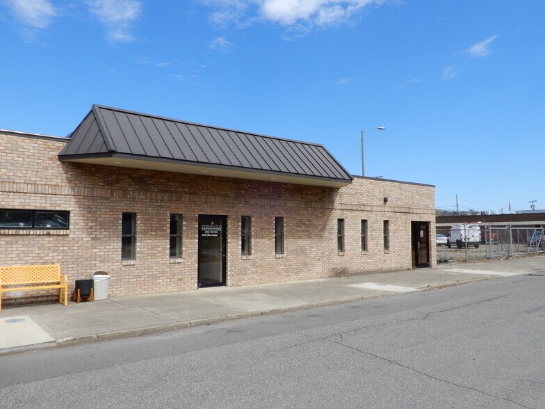 1424 Ohio Ave, Dunbar, WV à vendre - Photo du bâtiment - Image 1 de 10